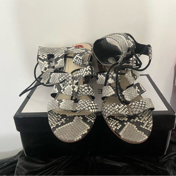 Snakeskin heels - Picture 2 of 3